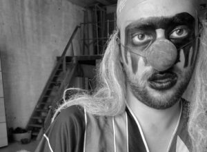 Le spectacle MOUALALA ! entre en résidence de création à La Brique Rouge à Toulouse en septembre 2026. Caroline Obin y accompagne l'auteur et performeur Lucas Bustos Topage dans la mise en scène et la dramaturgie de ce solo inédit.